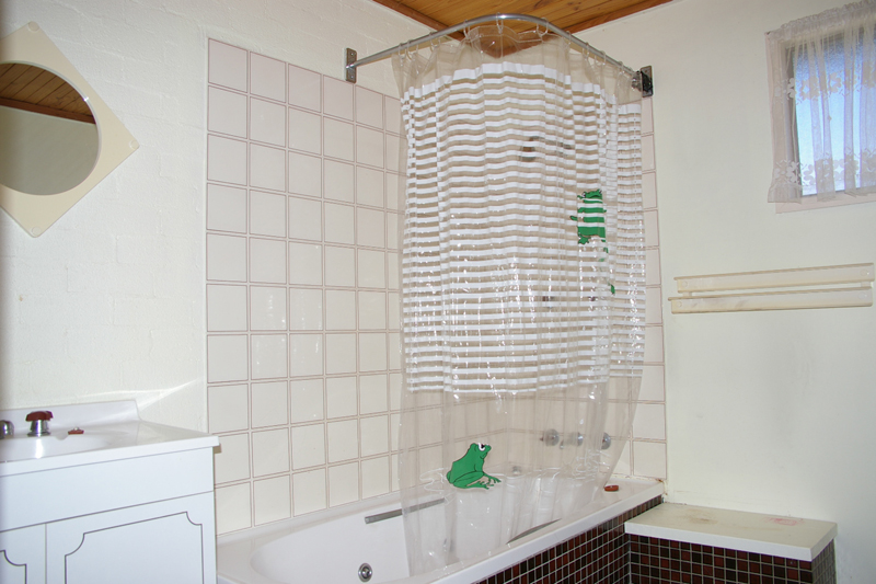 2 Bedroom Furnished unit. Picture 3