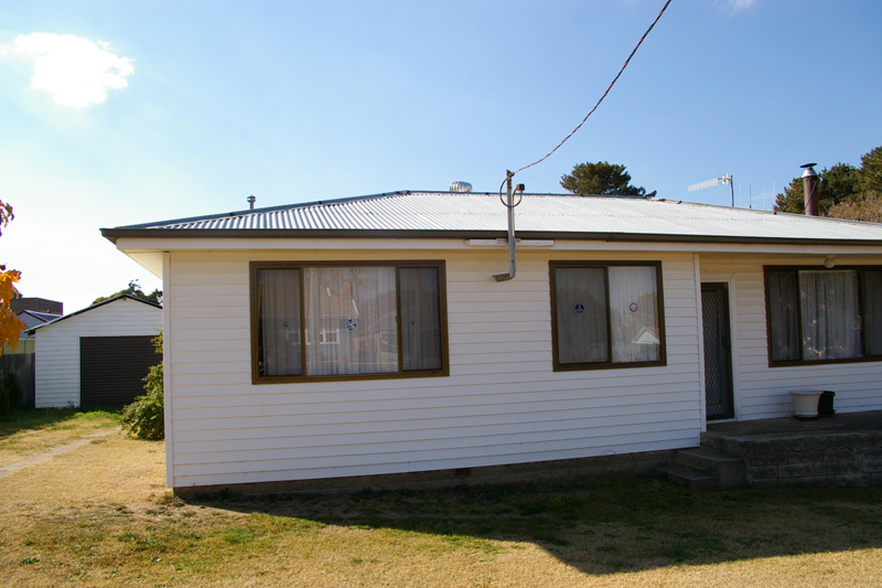 3 bedroom home reduced to $220,000! Picture 2