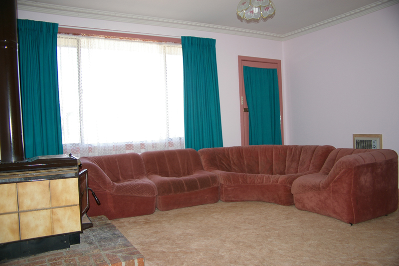 3 bedroom home reduced to $220,000! Picture 3