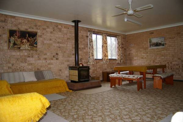Excellent 3 bedroom furnished property Picture