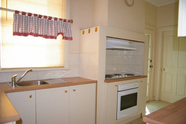 3 Bedroom unfurnished house Picture 3