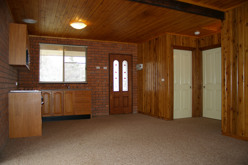 2 Bedroom unfurnished brick home Picture 3