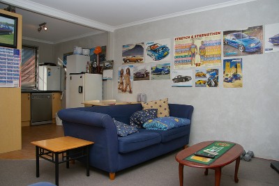 Centrally Located 2 bedroom Furnished unit Picture