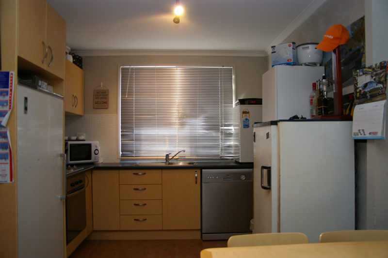 Centrally Located 2 bedroom Furnished unit Picture 3