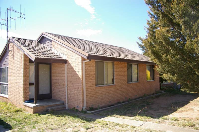 Neat & Tidy 3 bedroom brick property Picture 1