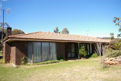 4 Bedroom ensuite property 5 minutes from Berridale Picture