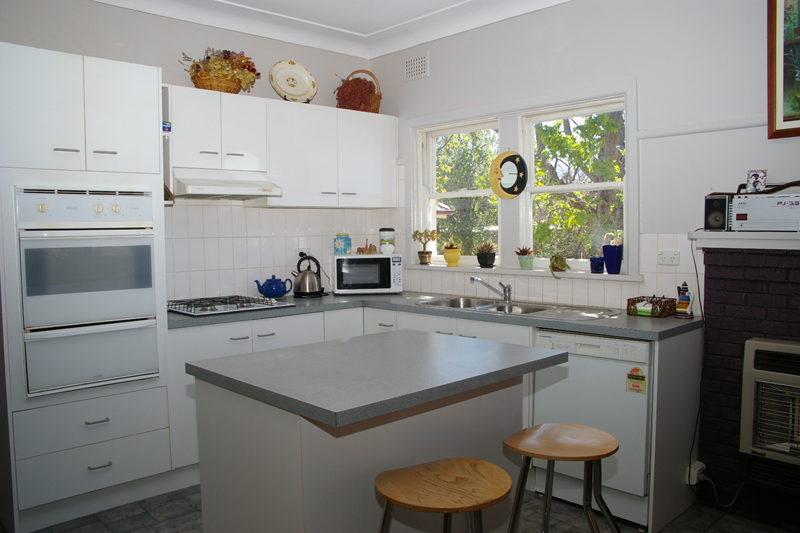 Beautifully finished 3 bedroom home with built in pool Picture 3