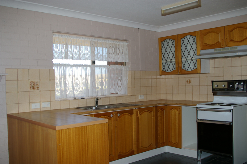 Unfurnished 3 Bedroom Unit (downstairs) Picture 2