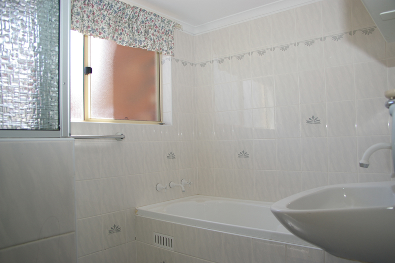 Unfurnished 3 Bedroom Unit (downstairs) Picture 3