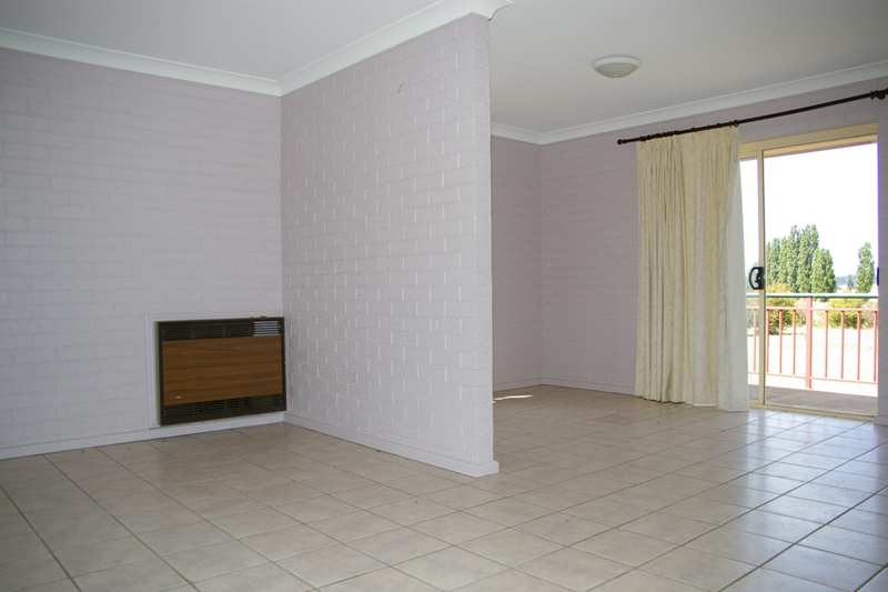 Unfurnished 3 Bedroom unit (upstairs) Picture 3