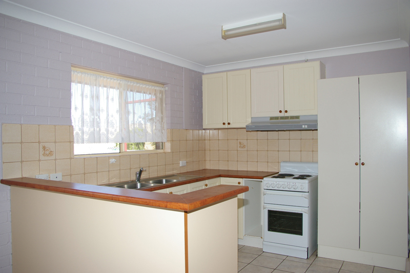 Unfurnished 3 Bedroom unit (upstairs) Picture 1