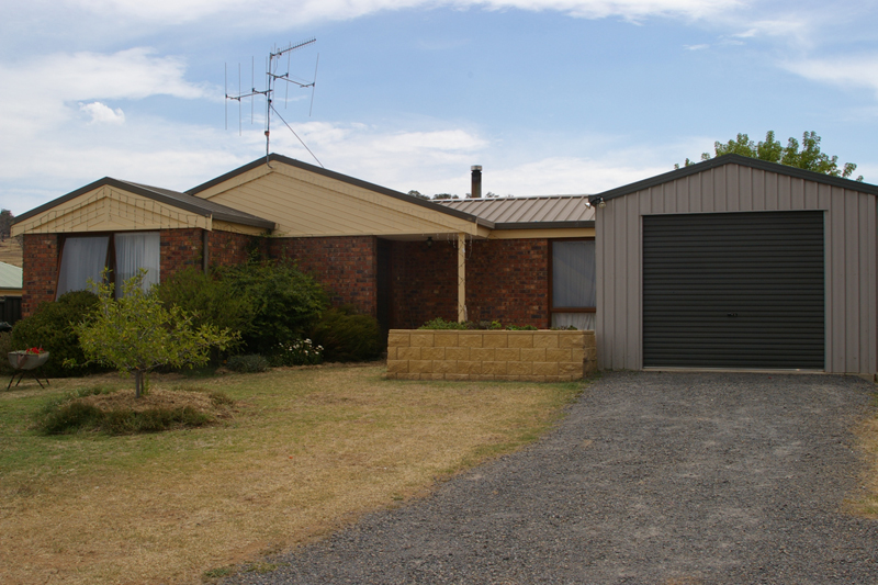 Beautiful 3 bedroom ensuite brick home for $255,000!!! Picture 1