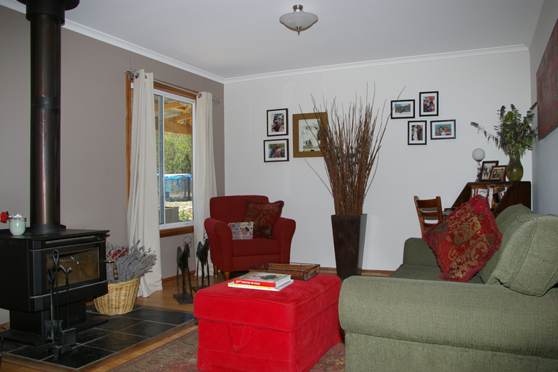 Rural Lifestyle within walking distance to town Picture 2