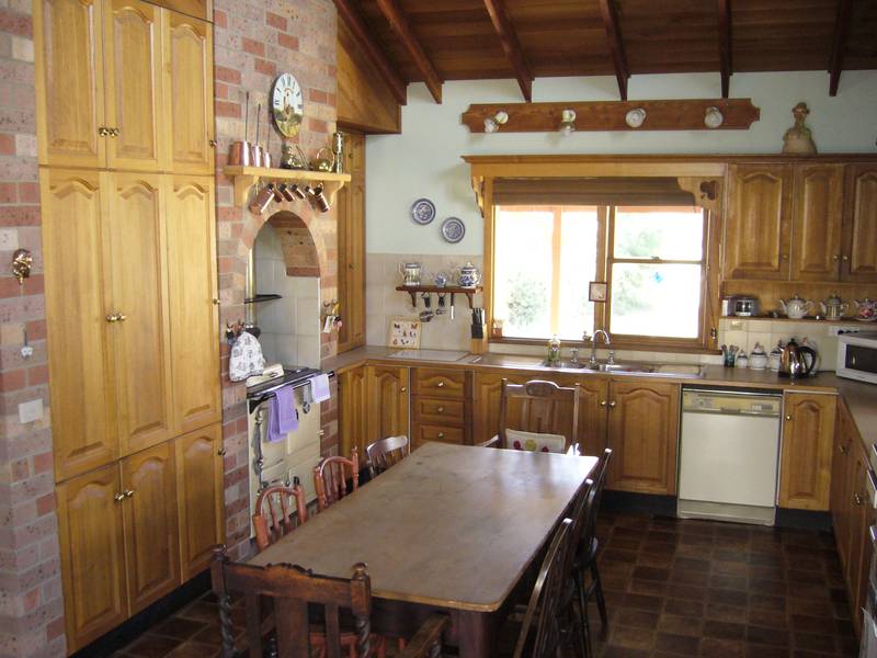 Rural lifestyle under 4kms from town Picture 2