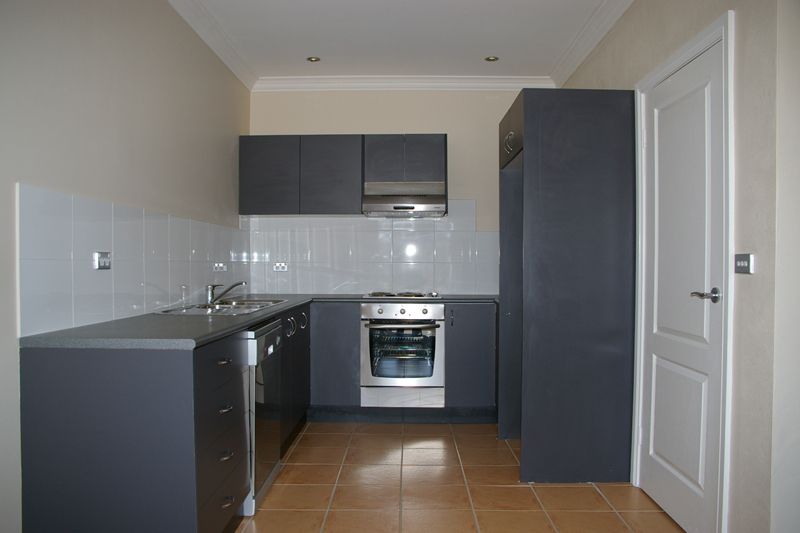 Spacious 3 Bedroom townhouse Picture 1