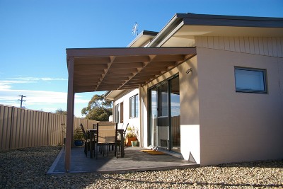 Quality as new 3 bedroom town house for $250,000! Picture