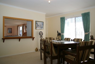 Quality 3 Bedroom brick residence Picture