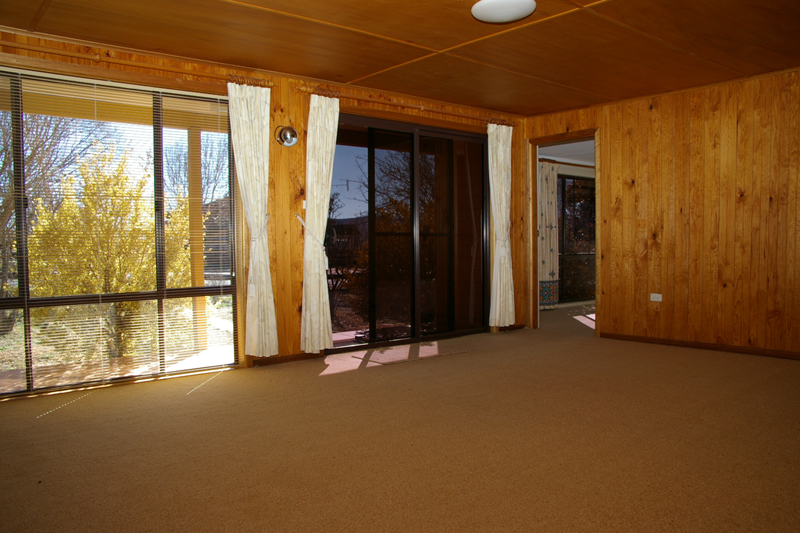 Neat and tidy 3 bedroom unfurnished home Available Jan 2010 Picture 2