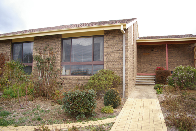 Brick 3 bedroom residence Picture 1