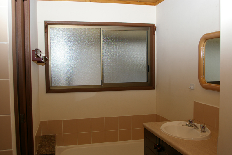 4 bedroom unfurnished home Picture 2