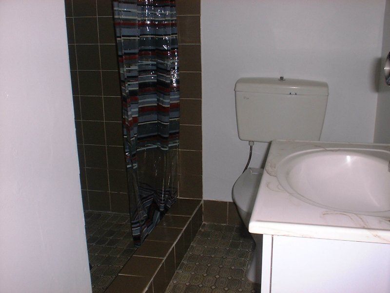 2 UNITS EACH SLEEP 9 WITH 2 BATHROOMS CLEAN AND WARM Picture 3