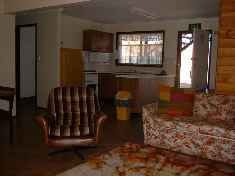 2 UNITS EACH SLEEP 9 WITH 2 BATHROOMS CLEAN AND WARM Picture 2