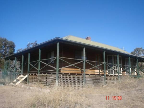 2 bedroom home on 5 acres Picture 1