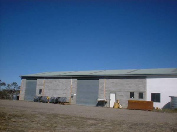 Industrial Shed/Workshop set on approx 1 acre (1446) Picture 2