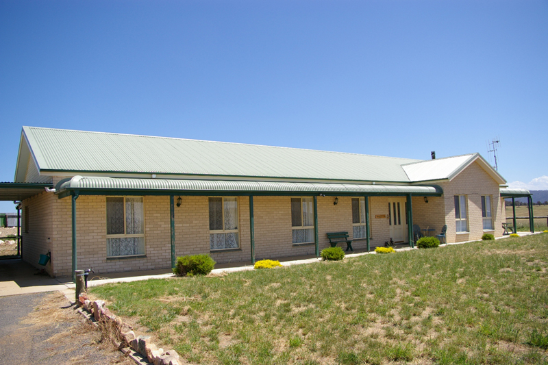 Rural lifestyle only 6kms from town reduced to $500,000! Picture 1