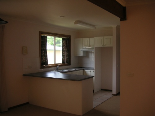 Well presented 2 bedroom home Picture 2