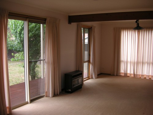 Well presented 2 bedroom home Picture 3