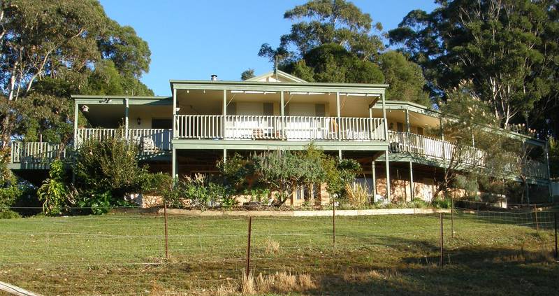 Sophistication and Country Charm Aplenty Picture 1