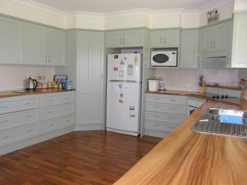 Country Setting for A Sophisticated Dwelling Picture 2