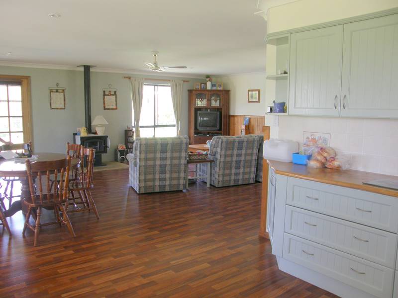 Country Setting for A Sophisticated Dwelling Picture 3