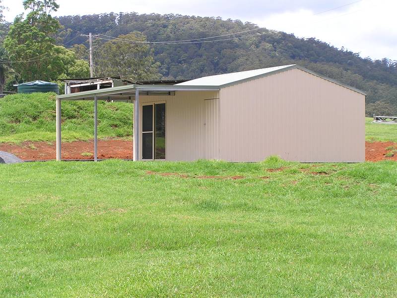 Quality 5.2 Acres with Picturesque Outlook Picture 3