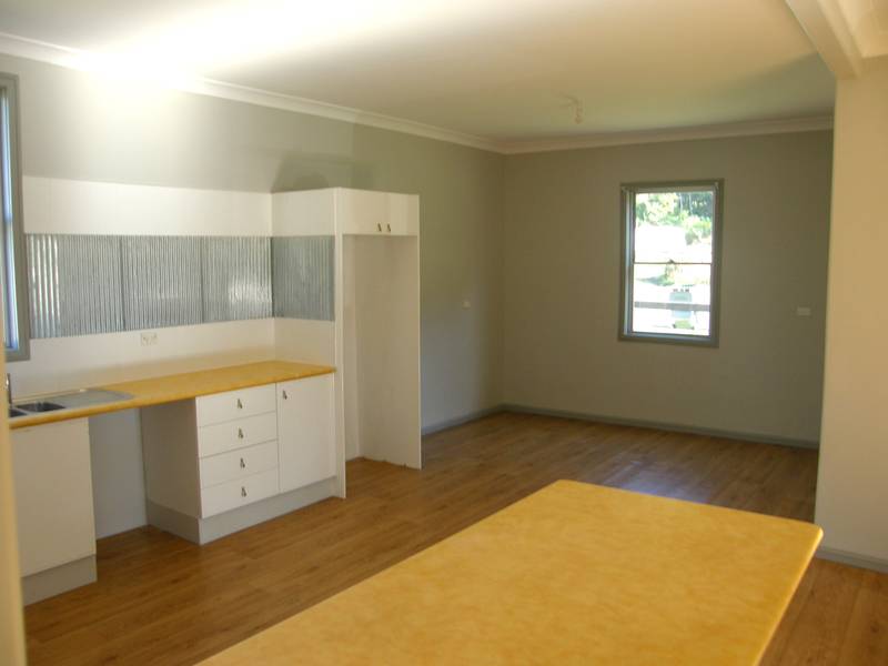 Renovated Kendall cottage Picture 3