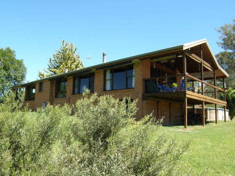 METICULOUSLY PRESENTED - REALISTICALLY PRICED !!! Picture 2