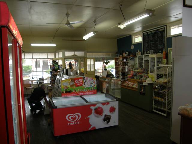 HANNAM VALE STORE & BOTTLESHOP EST.1914 Picture 3