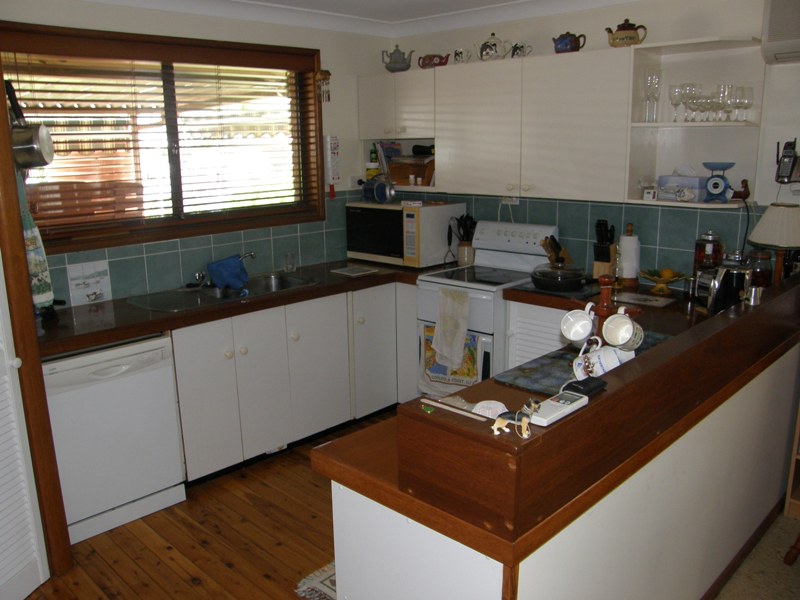 DOWN BY THE RIVERSIDE Picture 3