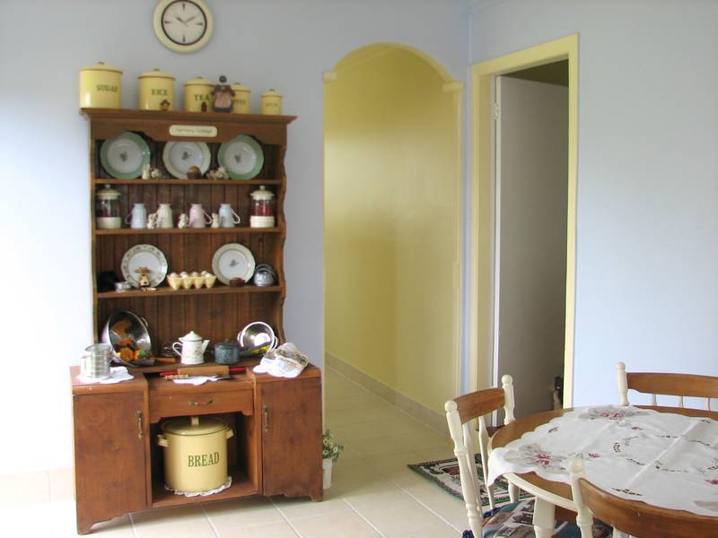 Charming Country Cottage Picture 3