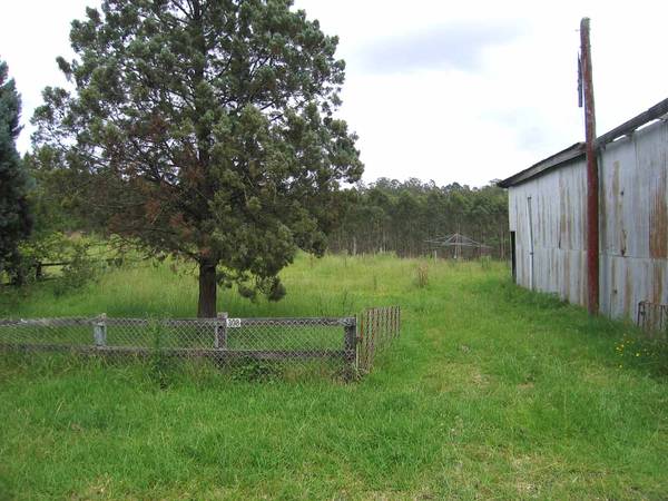 GETAWAY BLOCK WITH BUILDING ENTITLEMENT Picture 2