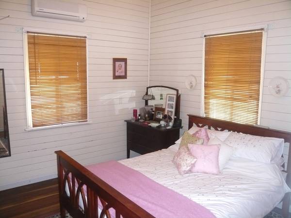 NEAT PACKAGE ON SOUTHSIDE! Picture 3