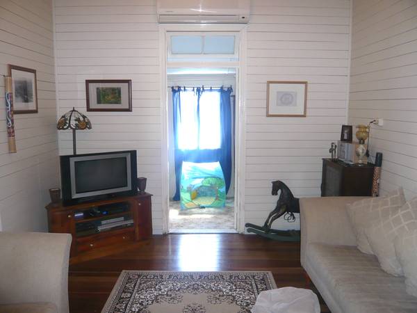 NEAT PACKAGE ON SOUTHSIDE! Picture 2