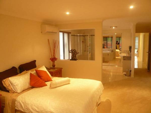 SIMPLY SUPERB FAMILY LIVING! Picture 2