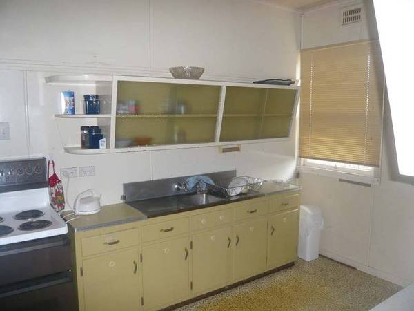 RENOVATOR ON HUGE BLOCK Picture 3