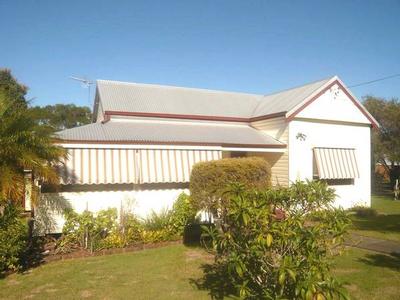 OLDER STYLE HOME ON GOOD BLOCK Picture