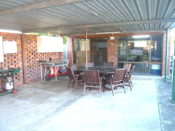 SPACIOUS HOME WALK TO TOWN Picture 2