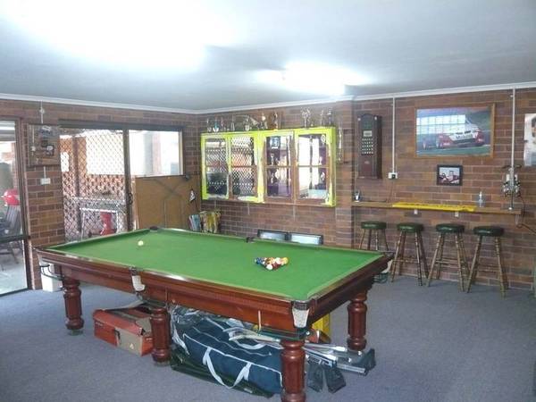 SPACIOUS HOME WALK TO TOWN Picture 3