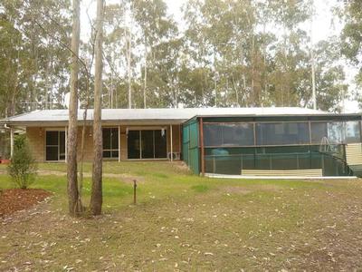 PEACEFUL SETTING MINUTES TO TOWN Picture