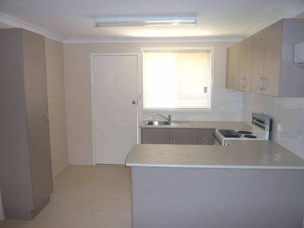 RENOVATED ONE BEDROOM UNIT Picture 3